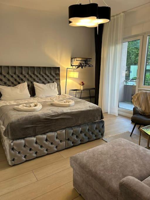 Duplex Apartment Ullstein- 4 Bedrooms, 2 Bathrooms, Living Room, 2 Parking Spaces, Boxspringbeds, Family & Business Apartment! Berlin Exterior photo